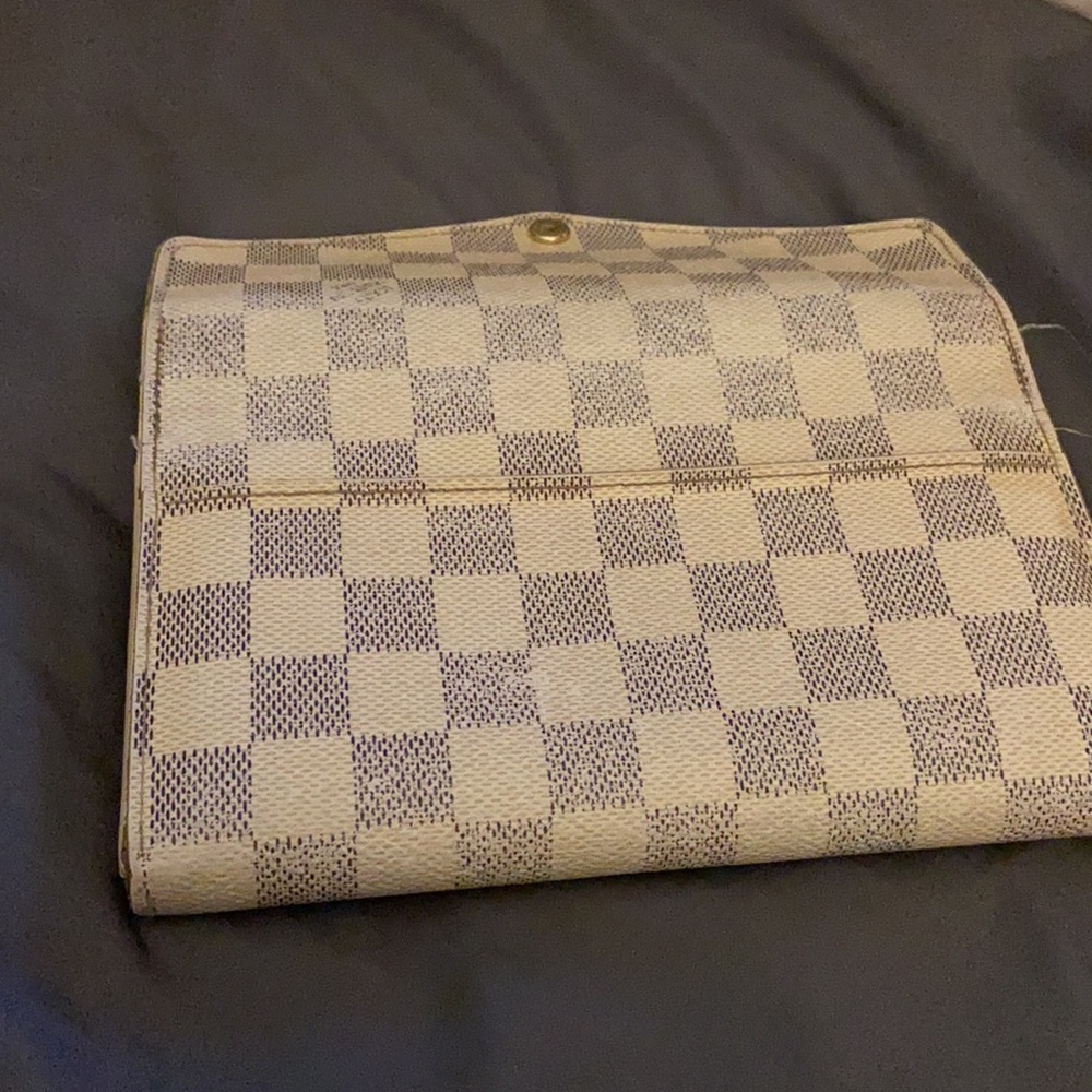 l.V wallet - Picture 3 of 3